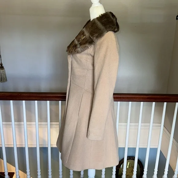 Jessica Simpson Vintage Style Tan Coat Fur Collar Size Small - Picture 5 of 8
